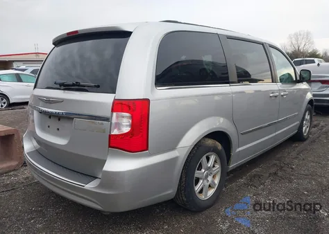 2011 Chrysler Town & Country Touring z USA, uszkodzony, nr VIN 2A4RR5DG0BR667025